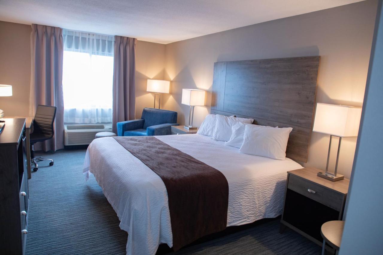 Lomira Inn And Suites Esterno foto